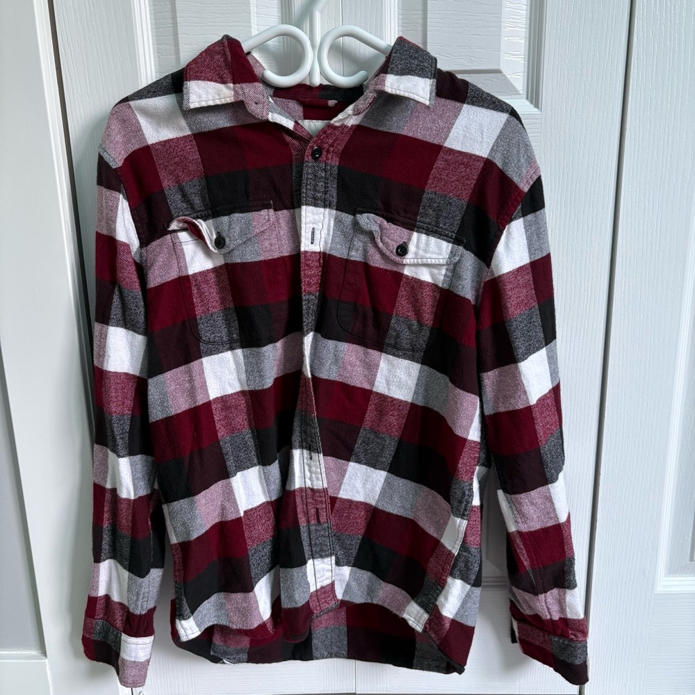 American Eagle Red and Black Plaid Button-Up Shirt